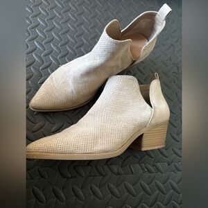 Universal Thread Perforated Tan Ankle Booties